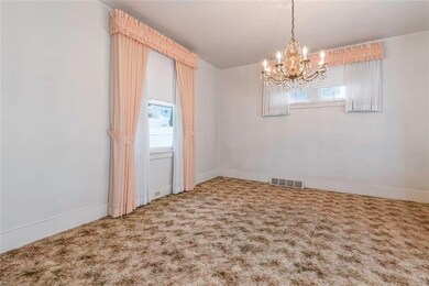 Large dining room, The drapes do stay.