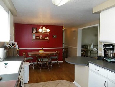 Other. Kitchen leads right into dining room. Livin