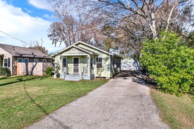 508 Hicks St, Tomball, TX 77375 - photo 2