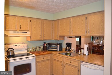 8333 Wind Fall Rd, Springfield, VA 22153 - photo 3