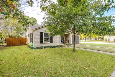 1019 N Howeth St, Gainesville, TX 76240 - photo 3