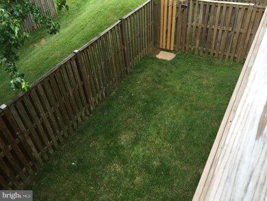 19027 Partridge Wood Dr, Germantown, MD 20874 - photo 2