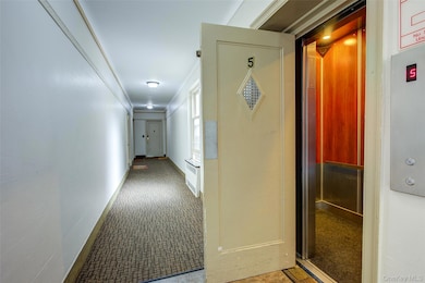 Stanwix Apartment COOP unit E-2, Forest Hills, NY 11375 - photo 5