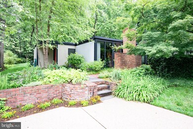 2112 Mason Hill Dr, Alexandria, VA 22306 - photo 2