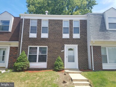 527 Peacock Dr, Hyattsville, MD 20785 - photo 2