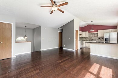 834 Crevis Ln, Columbus, OH 43228 - photo 4