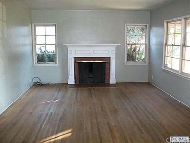 Living Room with Fireplace and wood floors