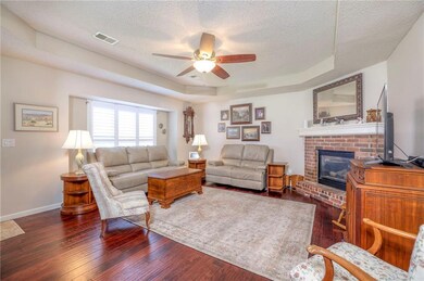 716 Coventry Ln, Raymore, MO 64083 - photo 3