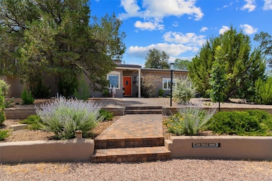Mid-century modern meets Santa Fe style