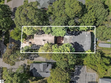 211 E Division St, Cadillac, MI 49601 - photo 2