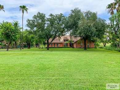 902 W Sugar Cane Dr, Weslaco, TX 78599 - photo 3