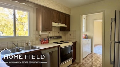 608 Ridgeview Dr, Corunna, MI 48817 - photo 2