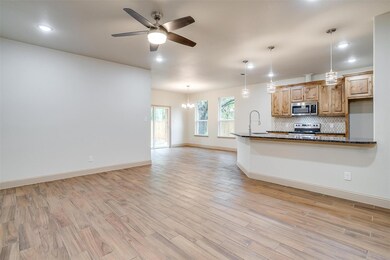 222 W Heard St, Cleburne, TX 76033 - photo 5