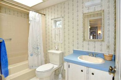 159 Holiday Ct, Wakefield, RI 02879 - photo 5