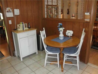 Kitchen. Eat-in Kitchen!