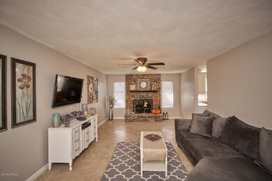 Jasmine-Family Room3