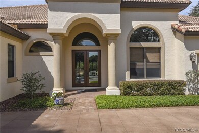 Archway and double door entry is another indicatio