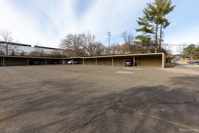 4047 W Maple Rd unit B204, Bloomfield Hills, MI 48301 - photo 2