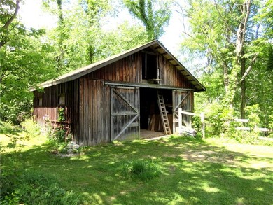 The 28x25' barn on the property had 1st and 2nd le