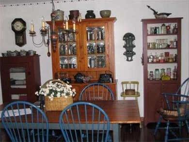 16 Country Club Ln, Turners Falls, MA 01376 - photo 5