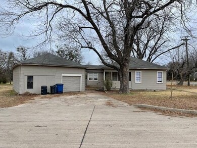 1403 E Ennis Ave, Ennis, TX 75119 - photo 2