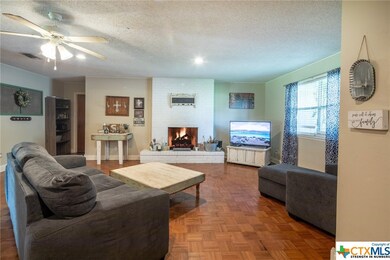 1214 Common St, New Braunfels, TX 78130 - photo 2