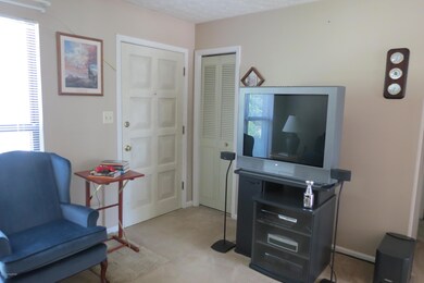 6802 Beackstone Ct, Louisville, KY 40228 - photo 3