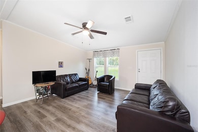 SPACIOUS LIVING ROOM