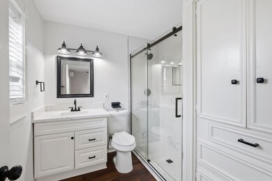 215 Caplin St, Houston, TX 77022 - photo 7