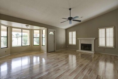 004_Family Room
