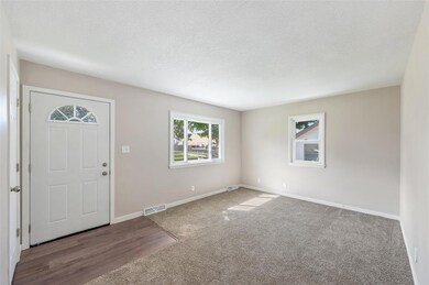 901 E 27th St, Des Moines, IA 50317 - photo 5