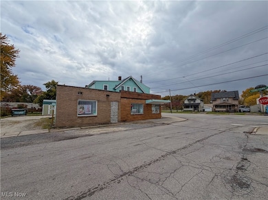 2405 Youngstown Rd SE, Warren, OH 44484 - photo 2