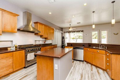 Kitchen2 2back