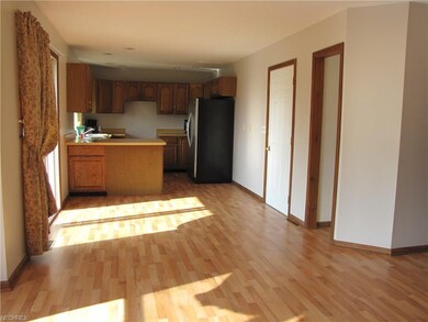 Extra large eat-in kitchen with new laminate floor