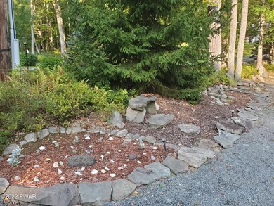 115 Lakeview Cir, Hawley, PA 18428 - photo 2