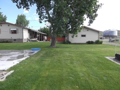 2421 Chouteau ST Yard