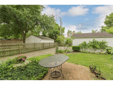 Beautiful yard and totally fenced yard