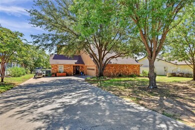 519 Kiowa Dr W, Gainesville, TX 76240 - photo 3