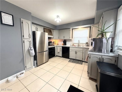 611 Moore St, Hubbard, OH 44425 - photo 4