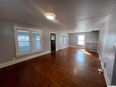 109 N Lincoln St, Sheffield, IA 50475 - photo 4