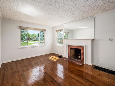FORMAL LIVING ROOM