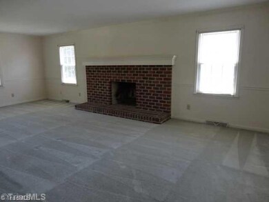 2106 Mirus Ct, High Point, NC 27265 - photo 4