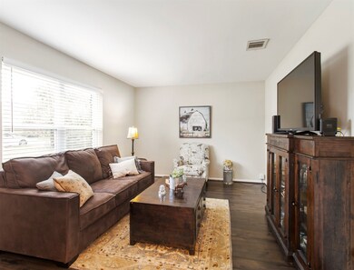 1017 Hicks St, Tomball, TX 77375 - photo 3