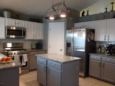 WONDERFUL KITCHEN, PANTRY TOO