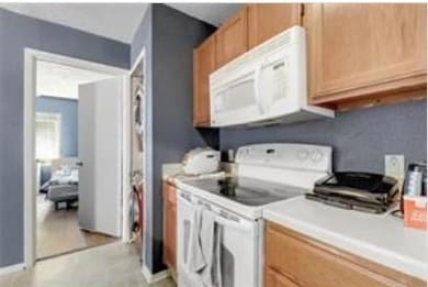 Sunchase unit 316, Austin, TX 78705 - photo 7