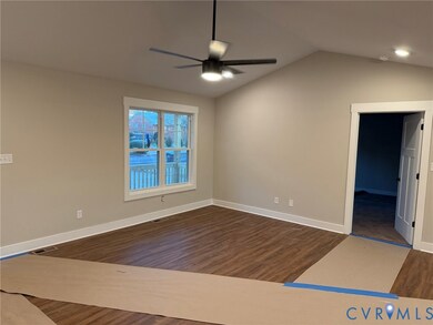 325 Yorktown Dr, Colonial Heights, VA 23834 - photo 2