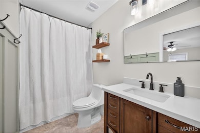 Full bathroom featuring curtained shower, vanity, and ceiling fan