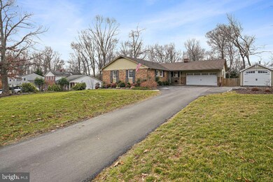 6208 Oak Hill Dr, Sykesville, MD 21784 - photo 2