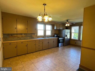 115 W Elm Ave, Hanover, PA 17331 - photo 6