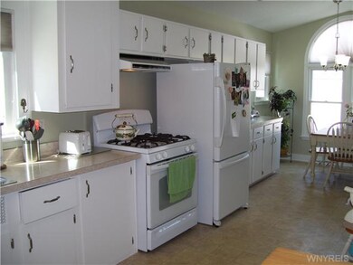 452 Bennett St, North Tonawanda, NY 14120 - photo 3